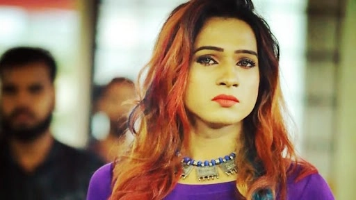 ट्रांसजेंडर रेडिओ जॉकी अनन्या कुमारी एलेक्स अपने घर के पंखे पर लटकी हुई पायी गईं 