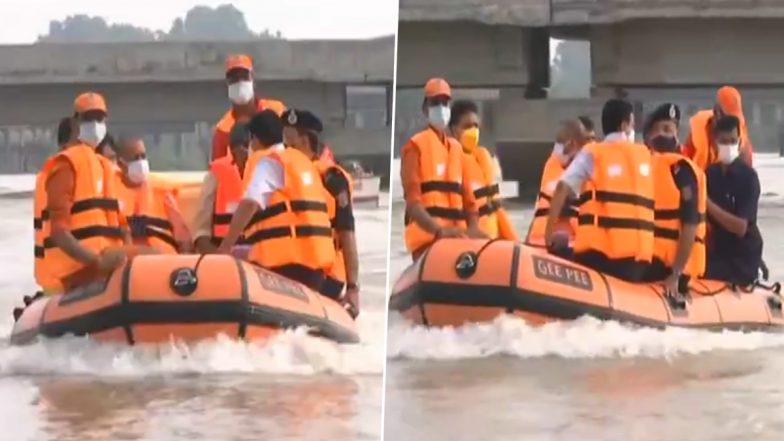 UP Flood: मुख्यमंत्री योगी आदित्यनाथ ने बोट में बैठकर वाराणसी में बाढ़ प्रभावित इलाकों का दौरा किया, देखें वीडियो