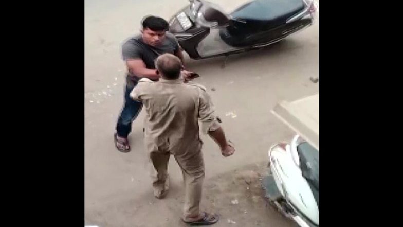 Delhi: पुलिस कॉन्स्टेबल की गुंडागर्दी, गलत साइड गाड़ी चलाने से रोकने पर दमकलकर्मी से की मारपीट