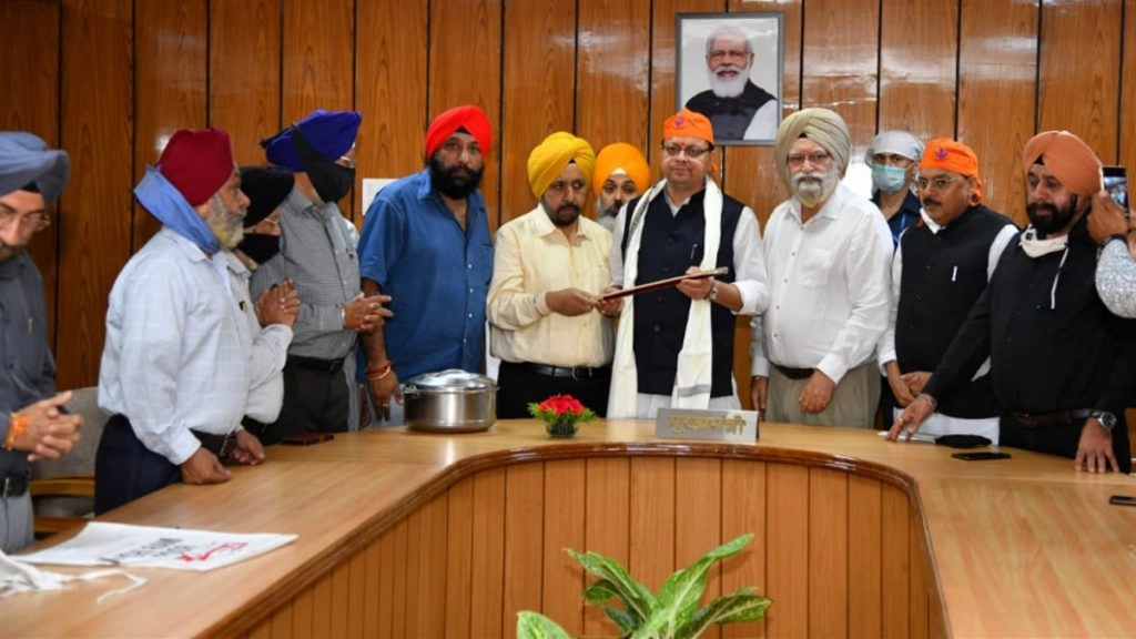 देहरादून के गुरूद्वारों के प्रतिनिधियों ने सीएम धामी के जरिए पीएम मोदी को दिया धन्यवाद