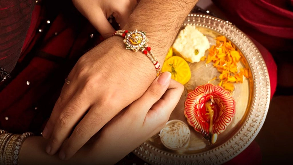 कब है रक्षा बंधन? इस वर्ष भद्राकाल से मुक्त होकर बहनें बांधेंगी भाई को राखी! जानें कौन है भद्रा? और इस काल में क्यों नहीं किये जाते शुभ कार्य?