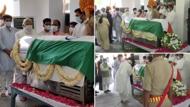 Kalyan Singh Passes Away: राष्ट्रीय ध्वज के ऊपर बीजेपी का झंडा लगाए जाने पर विवाद, विरोधी पार्टियों ने जताई आपत्ति