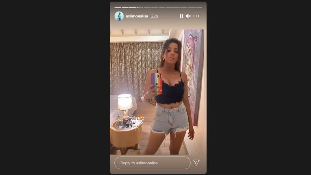 मोनालिसा ने दिखाया अपना ग्लैमरस अवतार 