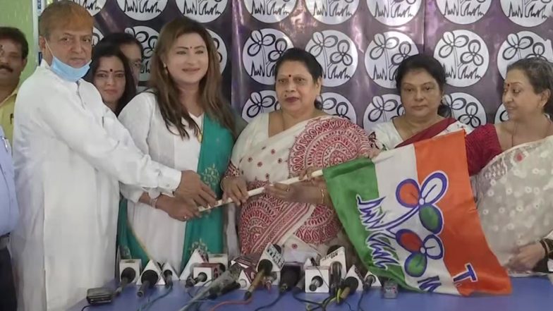 West Bengal: पूर्व कांग्रेस अध्यक्ष सोमेन मित्रा की पत्नी Sikha Mitra ने टीएमसी जॉइन किया