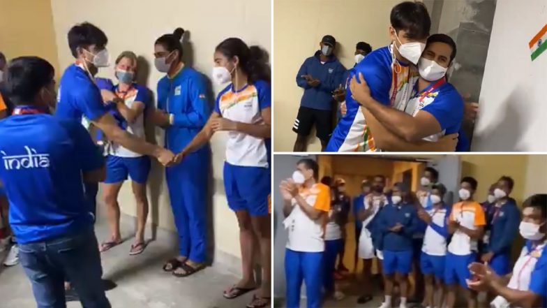 Tokyo Olympics 2020: टोक्यो में Gold Medal विजेता Neeraj Chopra का साथियों ने तालियों से किया स्वागत, देखें वीडियो