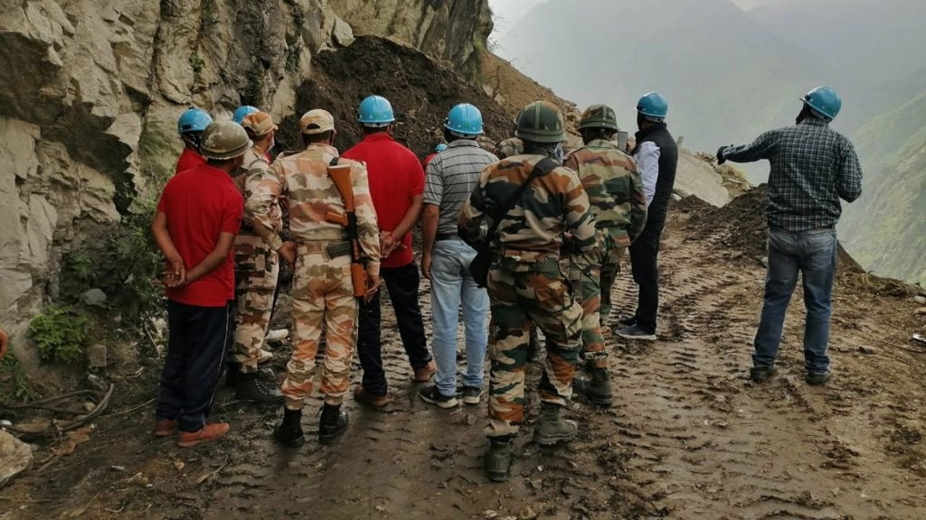 हिमाचल प्रदेश: भूस्खलन स्थल से तीन और शव मिले, मृतक संख्या 13 हुई