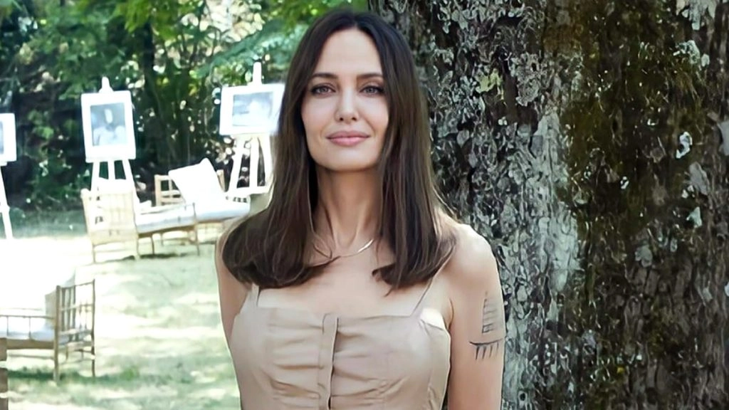 Instagram पर आयी एंजेलिना जोली, अफगान लड़की का पत्र किया साझा