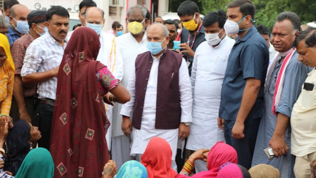 बाढ़ से बिगड़े हाल के बाद श्योपुर के कलेक्टर और एसपी पर गाज गिरी