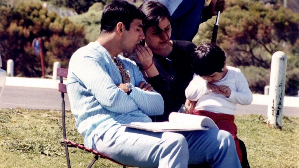 अक्षय कुमार ने बहन की फोटो शेयर करके रक्षा बंधन की बधाई दी है