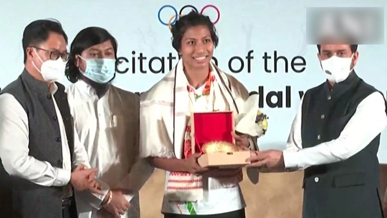 Tokyo Olympics 2020: मुक्केबाजी में भारत को कांस्य पदक दिलाने वाली लवलिना बोरगोहेन को केंद्रीय मंत्री अनुराग ठाकुर ने किया सम्मानित
