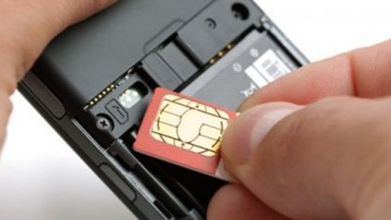 कहीं आपके Aadhaar से तो किसी और ने नहीं लिया है SIM कार्ड, घर बैठे ऐसे करें पता और बंद करवाएं