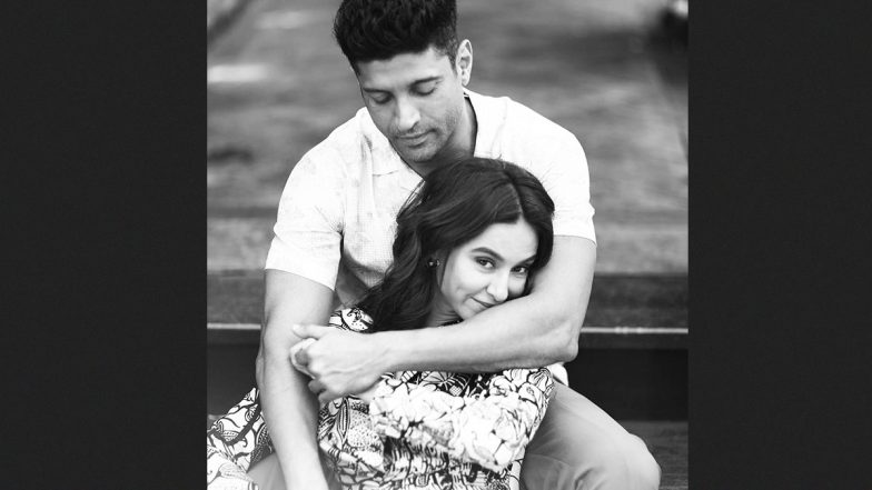 गर्लफ्रेंड शिबानी दांडेकर के जन्मदिन पर Farhan Akhtar ने शेयर की रोमांटिक फोटो, सेलेब्स ने दी बधाई