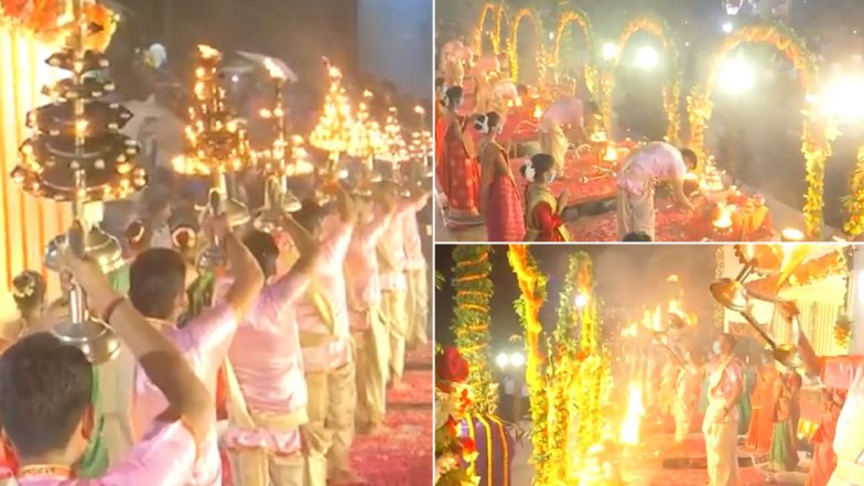 UP: वाराणसी के दशाश्वमेध घाट पर करीब 5 महीने बाद गंगा आरती का हुआ आयोजन- देखें वीडियो