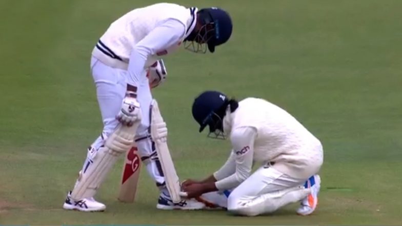 ENG vs IND 2nd Test Day 5: लॉर्ड्स में Haseeb Hameed ने Jasprit Bumrah के जूते का फीता बांधकर जीता लाखों लोगों का दिल, देखें तस्वीर