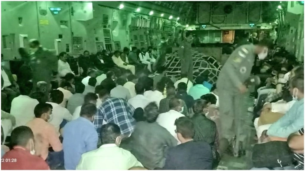 अफगानिस्तान से निकाले गए 146 भारतीय दोहा से भारत लौटे, 2 मिले कोरोना पॉजिटिव