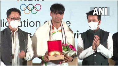 Tokyo Olympics 2020: टोक्यो ओलंपिक में गोल्ड मेडल जीतने वाले नीरज चोपड़ा को खेल मंत्री अनुराग ठाकुर ने किया सम्मानित- देखें तस्वीर