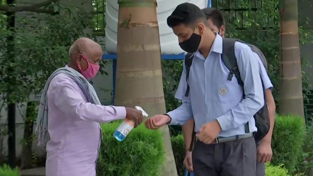  केन्द्र ने स्कूलों को खोलने के संशोधित दिशानिर्देशों को जारी किया, यहां पढ़ें पूरी डिटेल्स