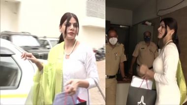 Raj Kundra Porn Case: पुलिस से समन मिलने के बाद बयान दर्ज करवाने पहुंची शर्लिन चोपड़ा