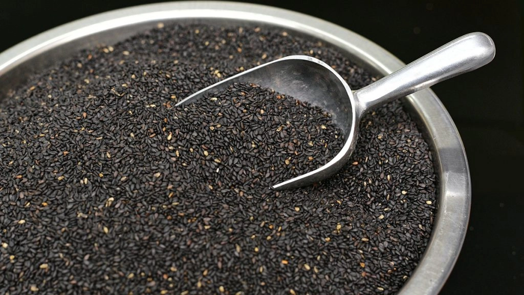 काले तिल का तिलस्म! जानें इसमें कैसे-कैसे छिपे हैं आध्यात्मिक, सेहत एवं सौंदर्य के गुण?