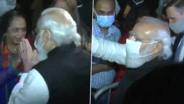 पीएम Narendra Modi ने न्यूयॉर्क में एक होटल के बाहर लोगों से मुलाकात की