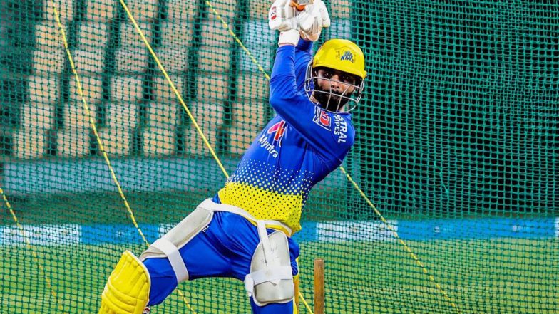 IPL 2021: धोनी की गेंदों पर जमकर छक्का लगाते नजर आए Ravindra Jadeja, देखें वीडियो