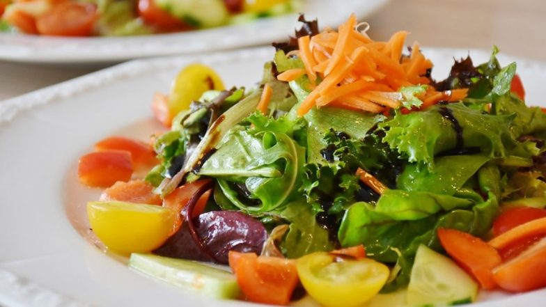 When To Eat Salad: ज्यादातर लोग ये नही जानते कि सलाद कब खाया जाना चाहिए, इसके सही समय पर सेवन से कई बड़ी बीमारियां दूर हो सकती है