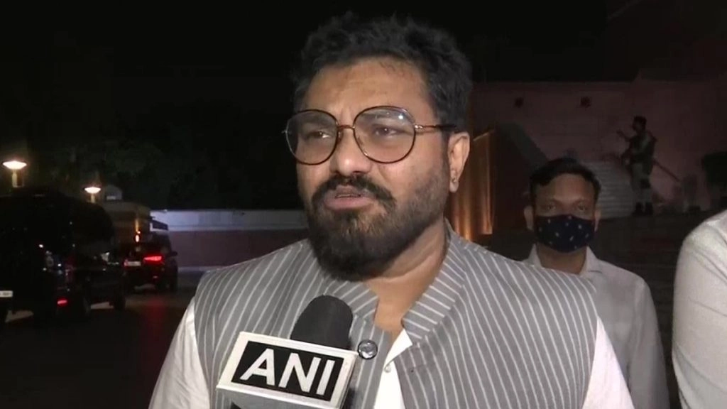 पूर्व केंद्रीय मंत्री बाबुल सुप्रियो ने थामा तृणमूल कांग्रेस का दामन