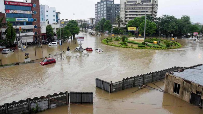 Gujarat Flood: सीएम की कुर्सी संभालते ही भूपेंद्र पटेल के सामने आई बड़ी चुनौती, जामनगर और राजकोट बाढ़ से बेहाल, सेना और NDRF रेस्क्यू ऑपेरशन में जुटी