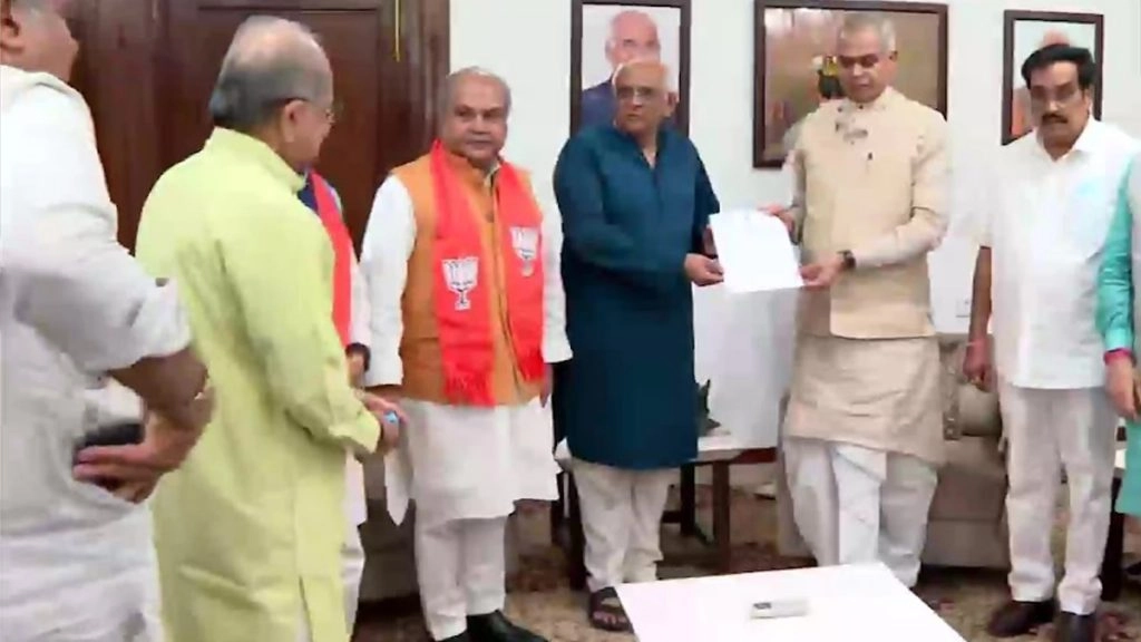 गुजरात के मुख्यमंत्री नामित हुए भूपेंद्र पटेल ने राज्यपाल से मुलाकात की, सरकार बनाने का दावा पेश किया