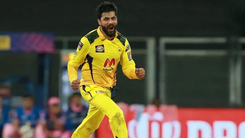 IPL 2021, CSK vs KKR: रवींद्र जडेजा ने राहुल त्रिपाठी को किया बोल्ड