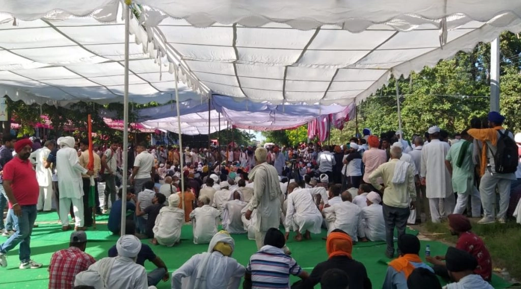 किसान महापड़ाव का तीसरा दिन, नाक की लड़ाई में नुकसान किसका?