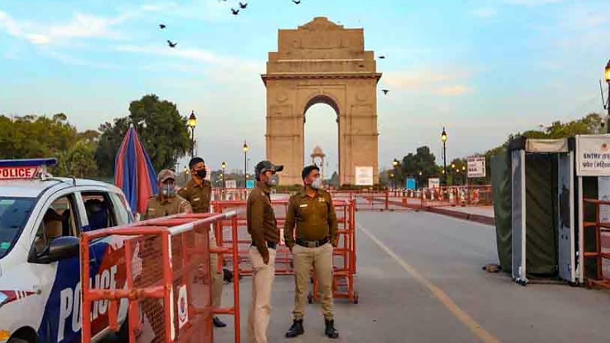 Omicron Scare: ओमिक्रॉन के खतरे के बीच अलर्ट पर दिल्ली, नहीं मनेगा क्रिसमस व नए साल का जश्न
