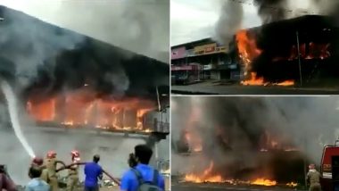 Kerala: कन्नूर में फर्नीचर की गोदाम में लगी भीषण आग, आसपास के दुकानों में भी फैली- देखें वीडियो