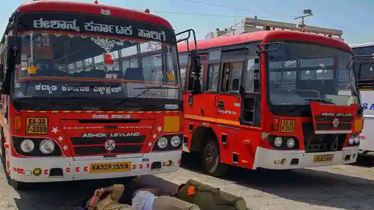 गंभीर संकट के चलते केरल के लग्जरी बस मालिक 45 रुपये प्रति किलो के हिसाब से बेच रहे बसें