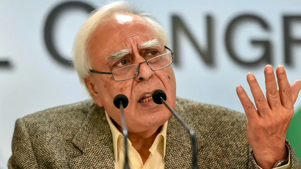 कपिल सिब्बल ने कांग्रेस के नेतृत्व पर उठाए सवाल, कहा- कोई अध्यक्ष नहीं तो पार्टी में फैसले कौन ले रहा है
