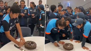 Happy Birthday Richa Ghosh: भारतीय महिला क्रिकेट टीम ने मनाया इस दिग्गज खिलाड़ी का जन्मदिन, कुछ कैसे किया सेलिब्रेट (देखें वीडियो)