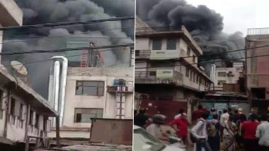 Delhi: मायापुरी फेज-2 इलाके की एक फैक्ट्री में लगी भीषण आग, दमकल की 12 गाड़ियां पहुंचीं