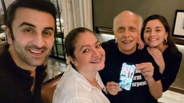 Alia Bhatt ने बॉयफ्रेंड Ranbir Kapoor के साथ मनाया पापा महेश भट्ट का जन्मदिन, पार्टी के अंदर की तस्वीरें की शेयर