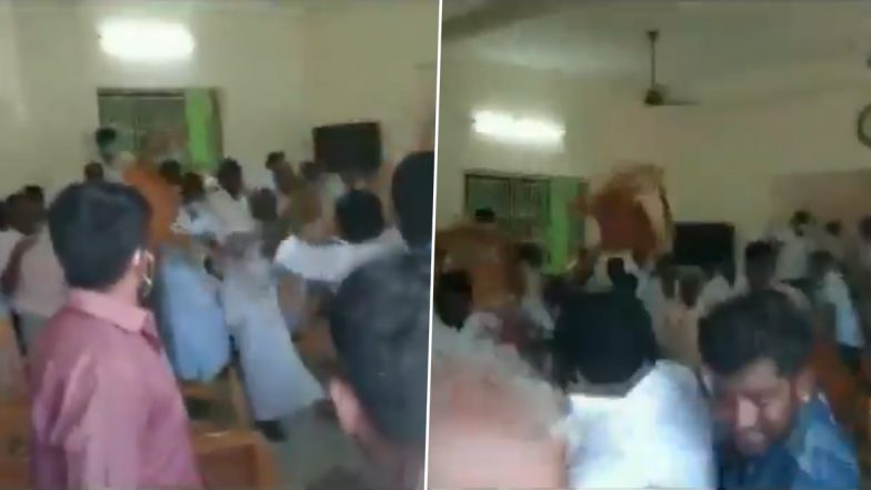 Tamil Nadu:  सांसद कार्ति चिदंबरम की मौजूदगी में ही भिड़े कांग्रेस के कार्यकर्ता, एक-दूसरे पर फेंकी कुर्सियां (Watch Video) 