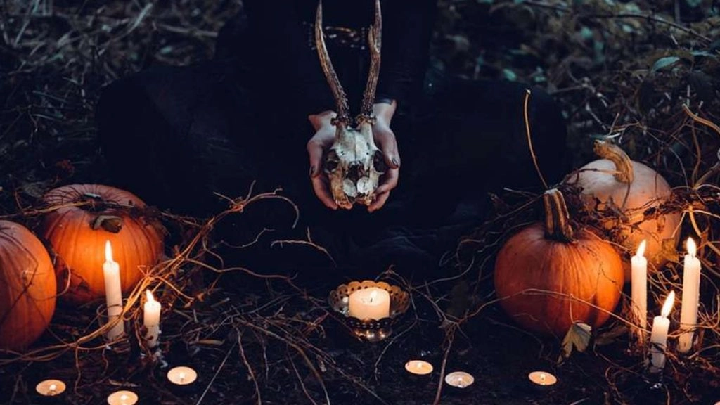 महाराष्ट्र: पैसों की लालच में छुपे खजाने के लिए पत्नी की बलि देने जा रहा था पति