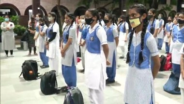 Schools Reopen in Delhi: COVID-19 प्रोटोकॉल का पालन करते हुए दिल्ली में स्कूल आज से फिर खुले, देखें तस्वीरें