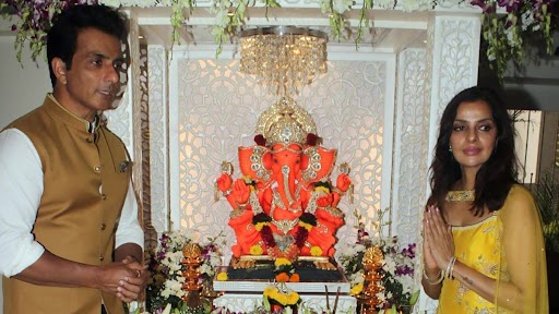 Ganesh Chaturthi 2021: सोनू सूद ने पत्नी के साथ की गणेश चतुर्थी की पूजा, देखें तस्वीरें