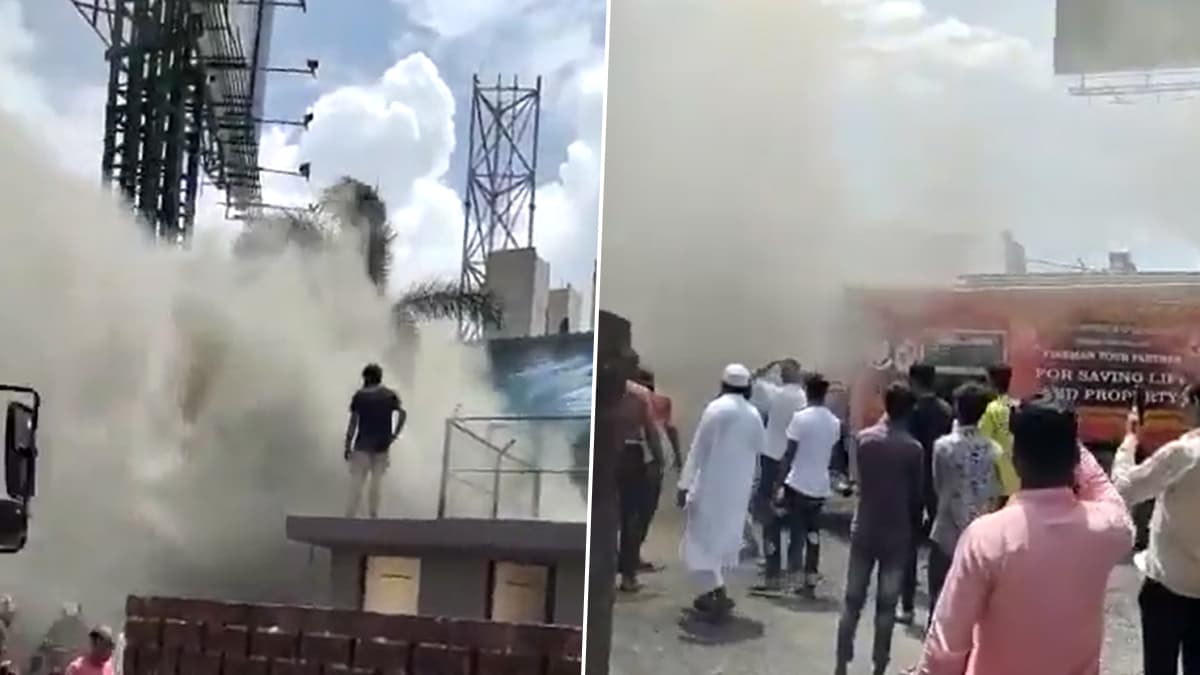 Mumbai Fire Breaks: मुंबई के विले पारले में मॉल में भीषण आग, किसी के हताहत होने की खबर नहीं