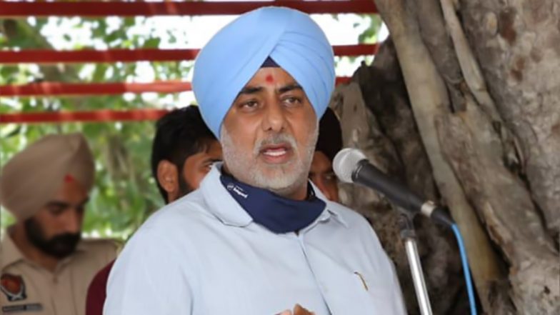 Lakhimpur Kheri Violence: पंजाब के मंत्री ने लखीमपुर में मारे गए किसानों और पत्रकार के परिवार को 50-50 लाख रुपये के चेक सौंपे
