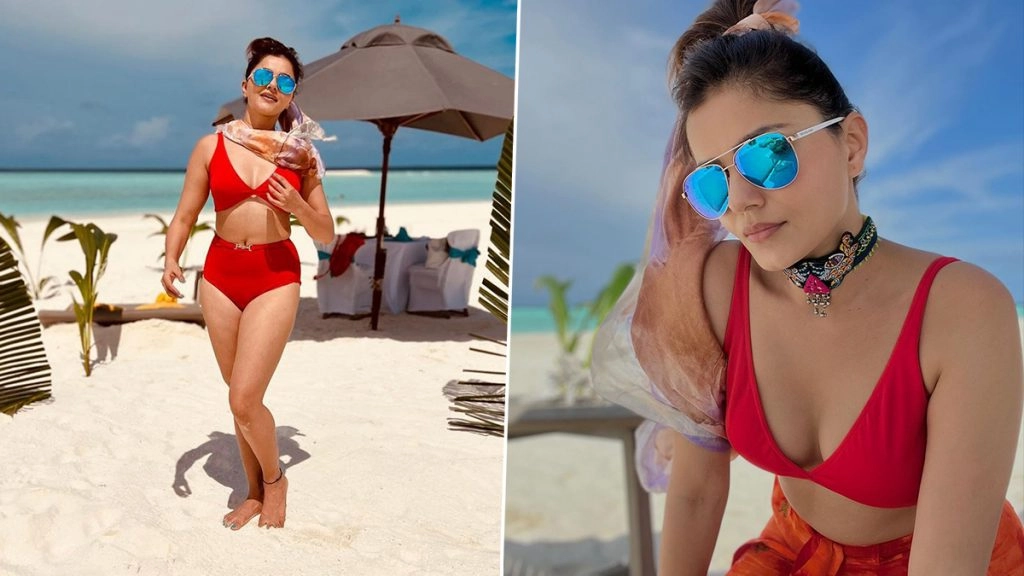 रुबीना दिलैक ने रेड बिकिनी में ढाया कहर 