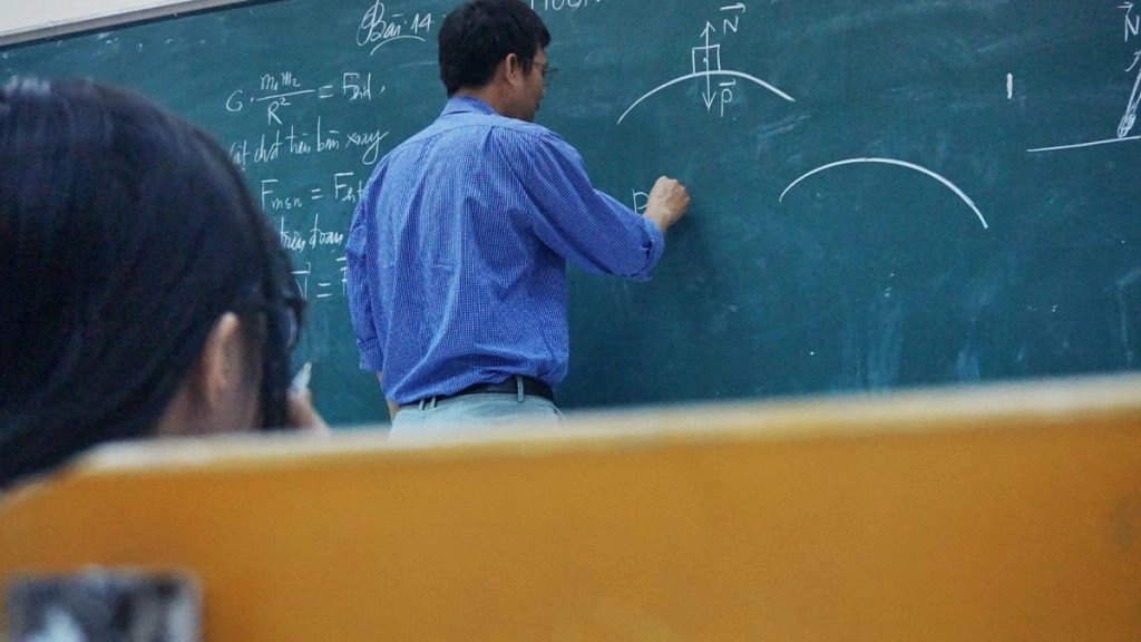 Uttar Pradesh: शिक्षक ने स्कूल के प्रधानाचार्य, अन्य कर्मचारियों पर जाति आधारित भेदभाव का आरोप लगाया