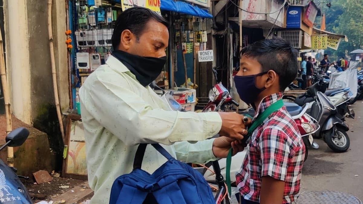Maharashtra School Reopening: पूरे महाराष्ट्र में आज से खुले कक्षा 8 से 12वीं के स्कूल, COVID-19 प्रोटोकॉल का पालन अनिवार्य