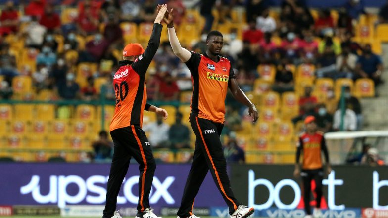 IPL 2021, RCB vs SRH: सनराइजर्स हैदराबाद ने आरसीबी को 4 रन से हराया, भुवनेश्वर कुमार ने की शानदार गेंदबाजी