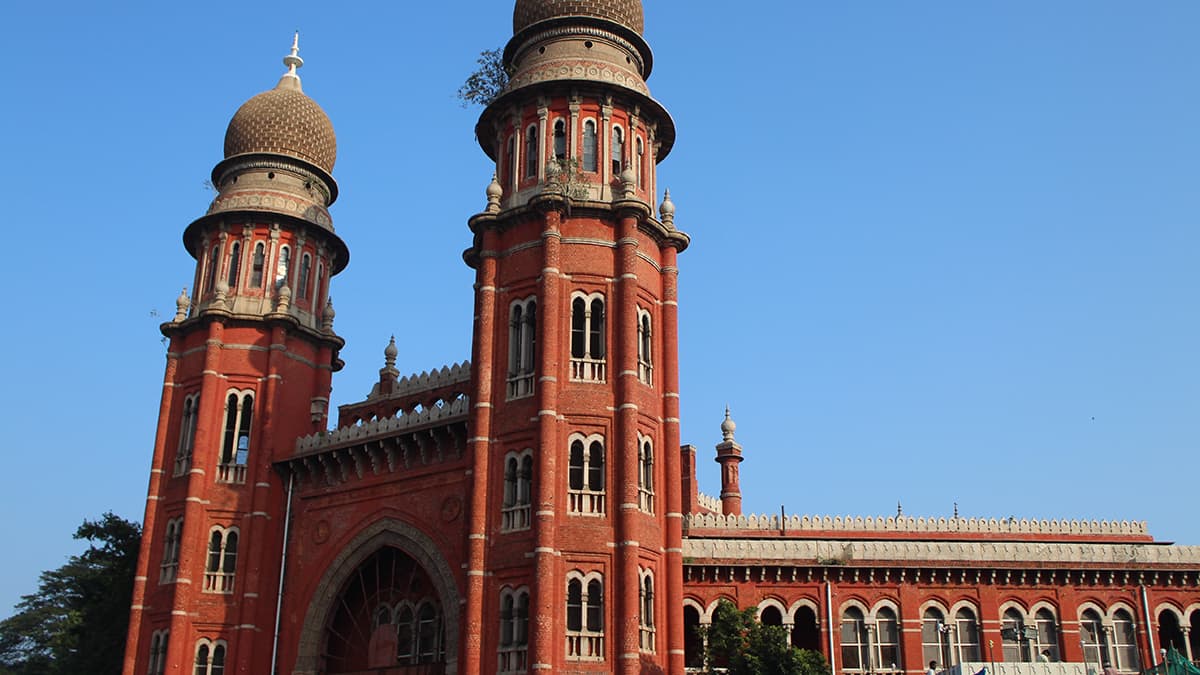 पन्नीरसेल्वम को राहत: अदालत ने अन्नाद्रमुक की बैठक में नया प्रस्ताव लाने पर रोक लगाई