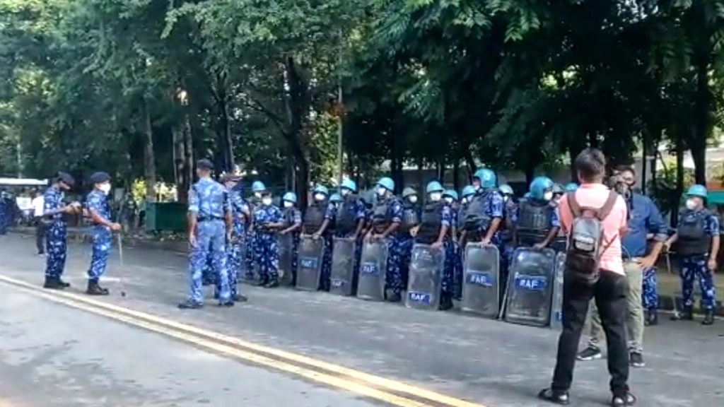 Lakhimpur Kheri Violence: घर में नजरबंद किए गए अखिलेश यादव